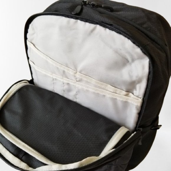 NWT! High Sierra Backpack with Laptop Divider/Bottle Pockets/Padded Back - Picture 4 of 11